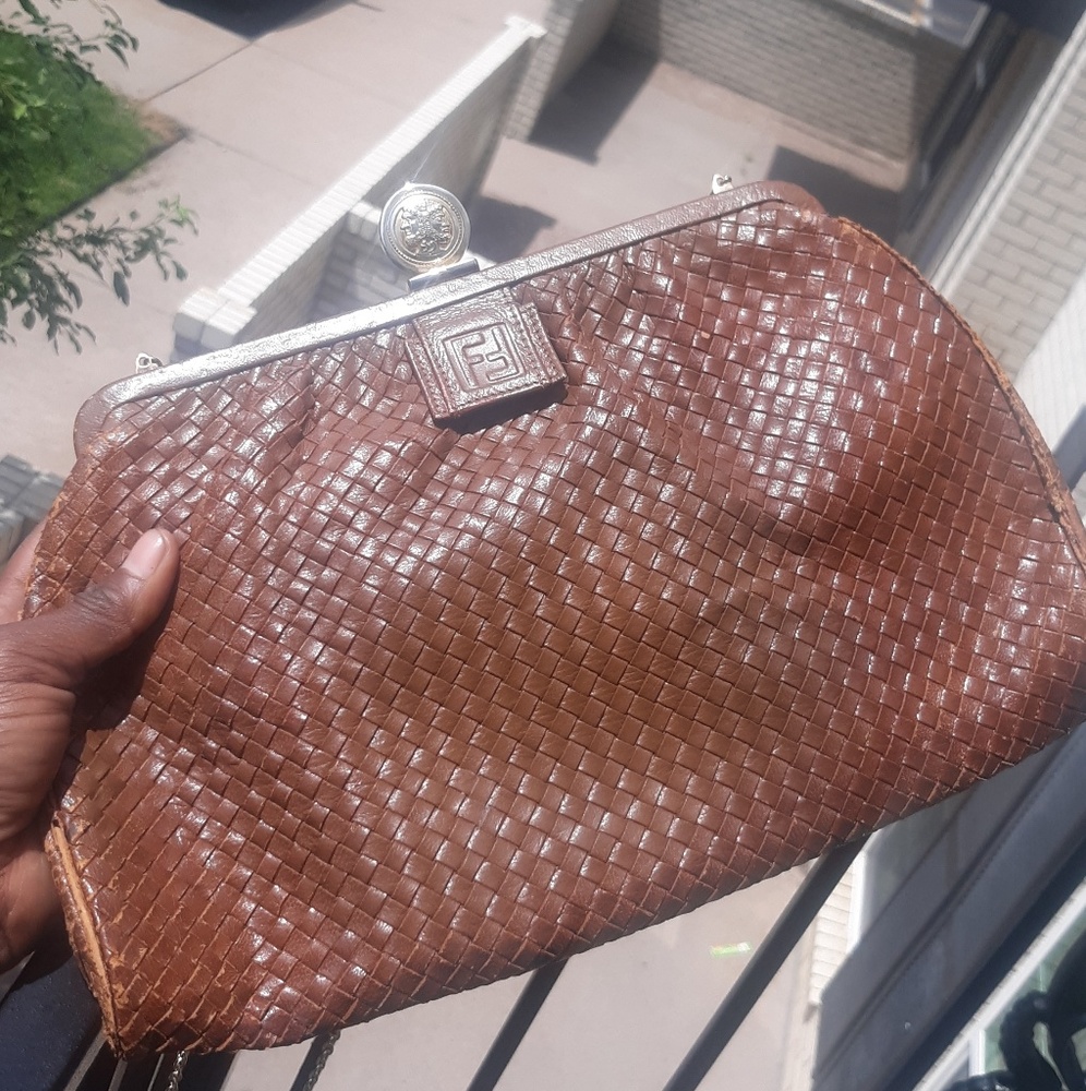 SOLD.🇮🇹FENDI VINTAGE  1970s CLUTCH - Picture 2 of 8
